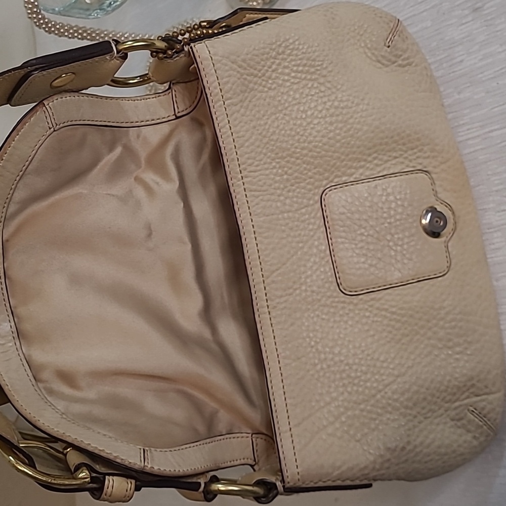 Leather Coach shoulder bag - Picture 7 of 11
